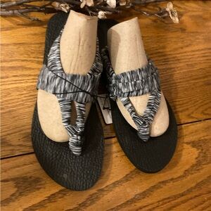 Sun & Sky Sandals Flip Flop 9-10 Black & Gray - NWT